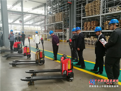 中国工程机械工业协会百余家企业嘉宾观摩诺力智能工厂