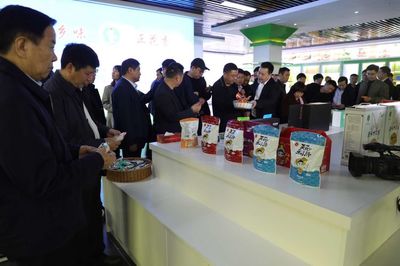 驻马店市食品工业协会50余名会员企业家深入河南正花食品等6家企业走访考察